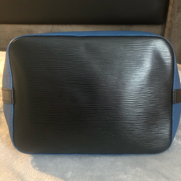 LV Epi Noe Petit Blue bucket - Picture 6 of 9